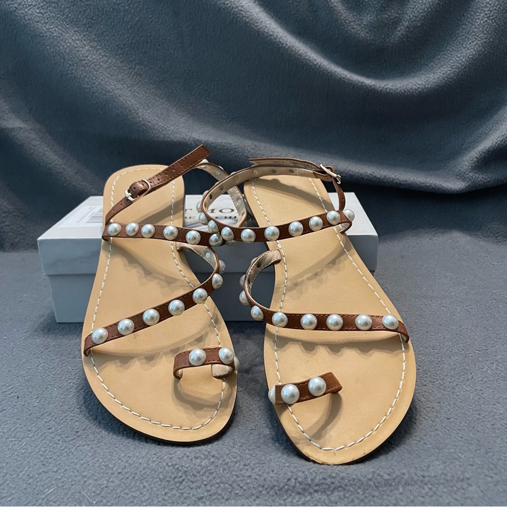 Womens pearl sandals.  Size 7 - Picture 2 of 4